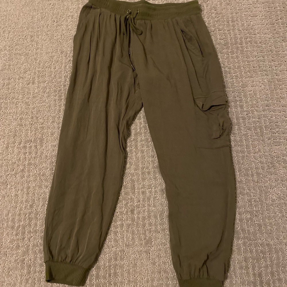 Socialite | army green joggers | size M